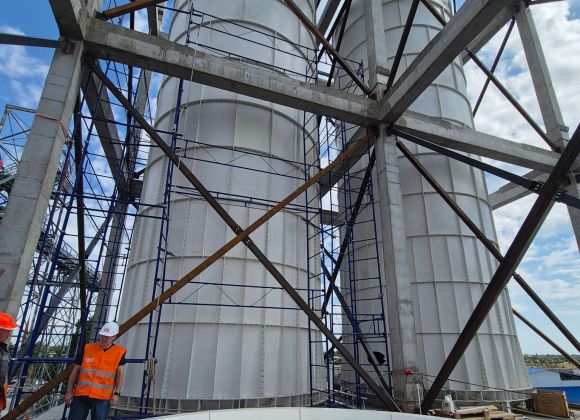 KMZ Industries монтує силоси на першому в Україні заводі з виробництва соєвого протеїнового концентрату