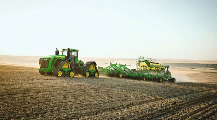 John Deere презентувала свій найпотужніший трактор та оновлену модель комбайна